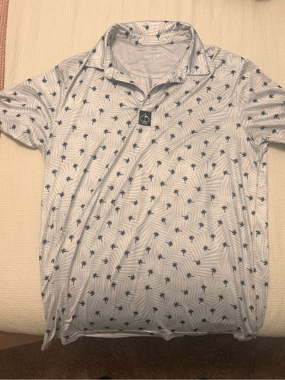 Pins & Aces Men's White & Grey Palm-Print Performance Polo